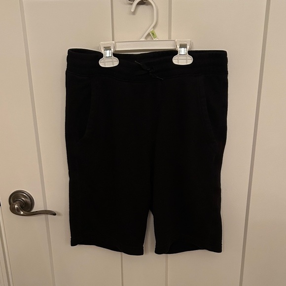 Old Navy Kids Black Shorts, size 14-16 - Picture 1 of 5
